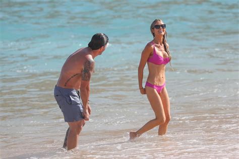 Christina Haack Est Sexy En Bikini Rose Sur La Plage De Cabo 48 Photos