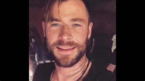 Chris Hemsworth 💇🏻‍♂️ Shaving His Directors Beard Youtube
