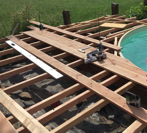 Nur 3 tage zum sommerspaß! holz-terrasse-bauen-am-pool | Zwembad ontwerpen, Tuin ...