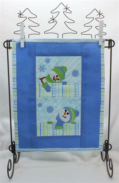 Snowmen Mini Quilt 6×10 · Omas Place Machine Embroidery Designs