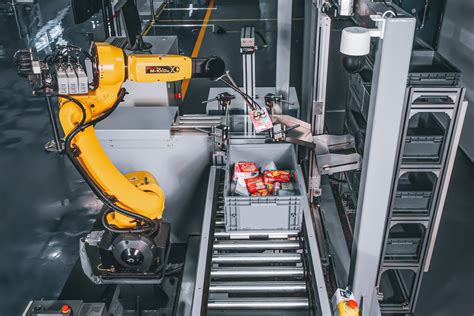6 Robots Trusted To Pick And Pack Products Quickly And Efficiently