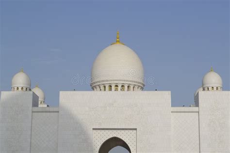 Dômes De La Mosquée Grande Abu Dhabi Photo stock Image du islamique