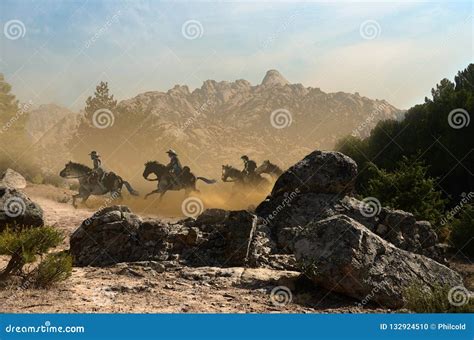 Outlaws Escaping Stock Illustration Illustration Of Cowboys 132924510