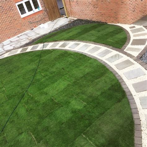 12 Circular Lawn Ideas For A Round Garden Design