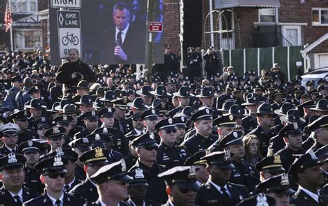 Nypd Cops Turn Their Back On Mayor At Funeral Of Murdered Officer