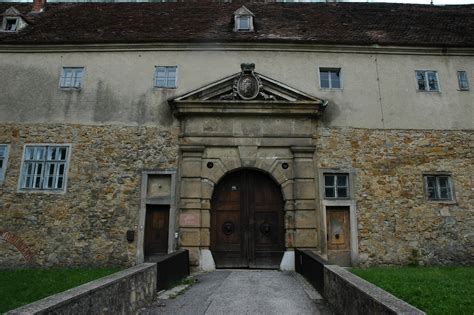 Prenota il tuo albergo senza nessuna commissione e pagamento anticipato. Burg 2 | Neulengbach | Niederösterreich | Bilder im ...