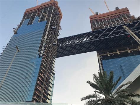 Worlds Longest Cantilevered Building Now In Place At Dubais One Za