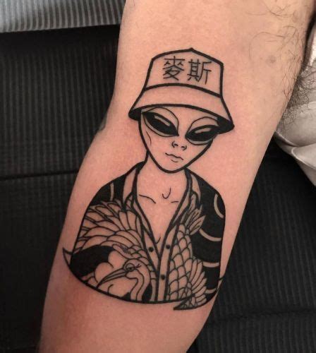 Best Alien Tattoo Designs 4 Finger Tattoos Leg Tattoos Body Art