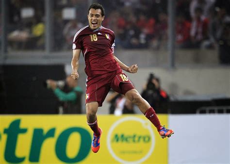El jugador es hoy en día la gran figura de millonarios y sueña con ganar el título del fútbol colombiano para ser llamado por reinaldo rueda. Juan Arango, Venezuela. | New york cosmos, Juan arango ...