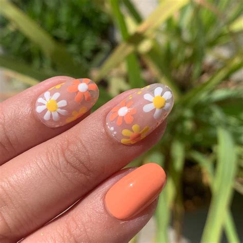 Daisy Nail Art Is Trending We Have Your Easy Step By Step Tutorial