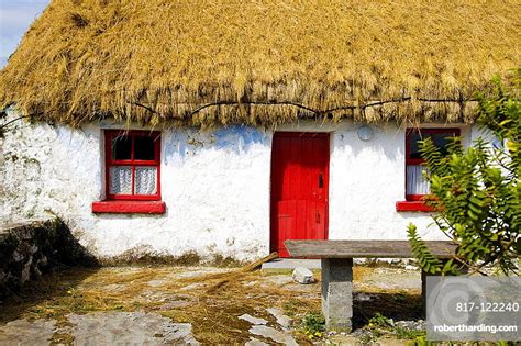 Traditional Irish Cottage With Thatched Stock Photo