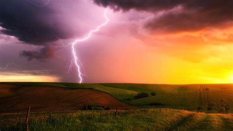 1366x768 Thunderstorm Lightning Bolt Striking Down At Sunset In