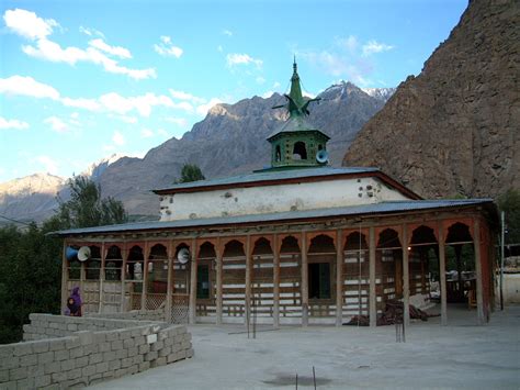 Gunung everest merupakan bagian dari pegunungan himalaya. Rindu Masjid: Masjid di Atap dunia, Masjid Chaqchan - Pakistan
