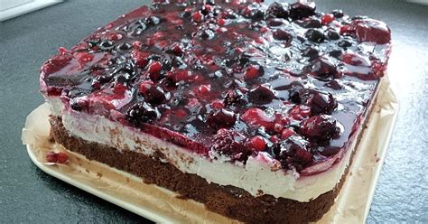 Flüssige käsekuchenmasse auf den noch warmen boden gießen und im unteren drittel 60 min. Leckere Rezepte: Beerenkuchen mit Mascarpone