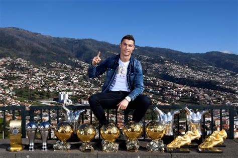 Cristiano Ronaldo Expõe Troféus Em Museu Na Ilha Da Madeira Jornal Do