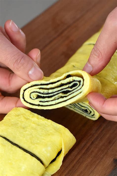 Easy korean rolled omelette made simply with seaweed (gim), which adds a distinct flavor and a beautiful contrast of color. Korean Egg Roll With Seaweed - Nom Nom Paleo®