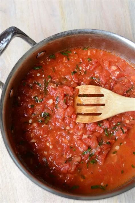 Simple Fresh Tomato Sauce Good In The Simple