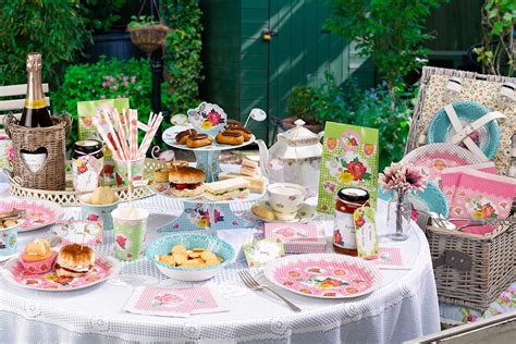Your party determines your food choices. 8 Ideas for the Perfect Summer Picnic | Party Delights Blog