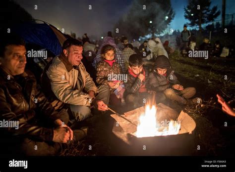 Sentilj Slovenia 28th Oct 2015 Refugees From Syria Warm Themselves At The Border To Austria