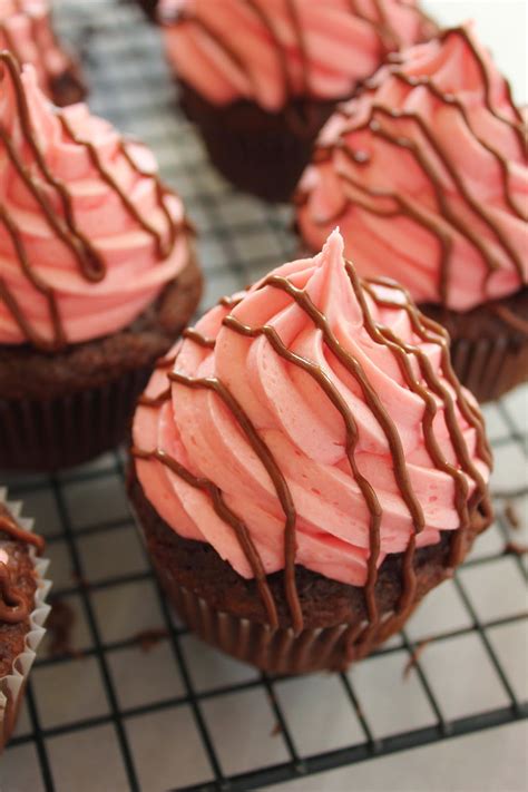 Baking With Blondie Chocolate Dipped Strawberry Cupcakes