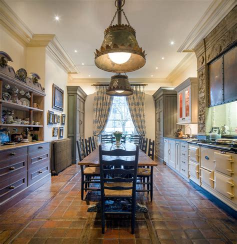 15 Elegant Traditional Kitchen Interior Designs You Can