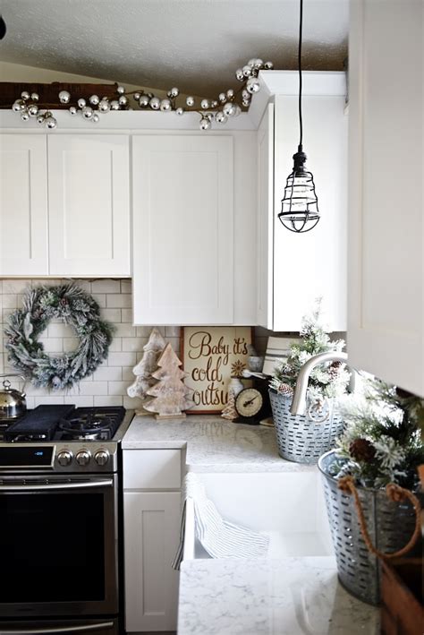 Country kitchen decor and cottage decor at alicescottage.com. Cozy Cottage Christmas - Holiday House Walk 2015 - Liz ...