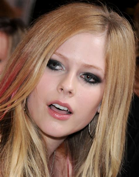 Female Singers Avril Lavigne Pictures Gallery 3