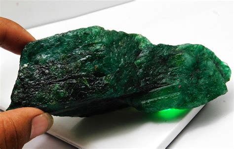 1400 Ct Natural Translucent Green Colombian Emerald Rough Loose