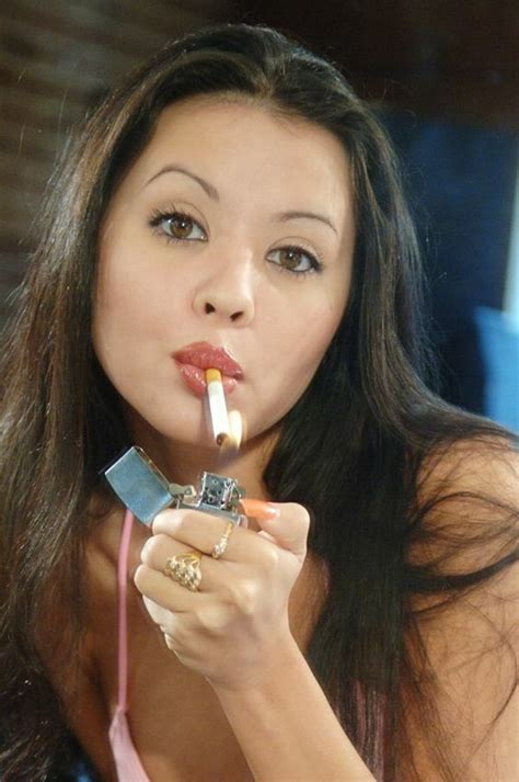 Épinglé Sur Sexy Smoking Ladys