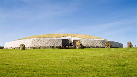 Newgrange Travel Guide And Map Nordic Visitor