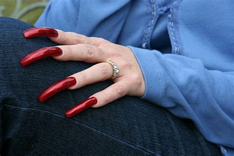 long red nails фото в формате jpeg фотографии и картинки смотрите онлайн