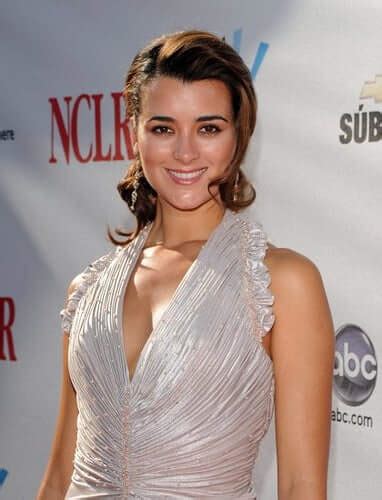 61 Cote De Pablo Sexy Pictures Are Embodiment Of Hotness Geeks On Coffee