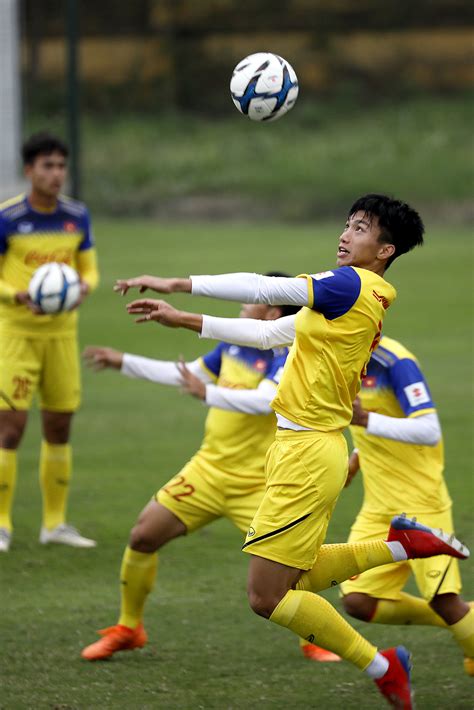 Tiền vệ trung tâm phạm đức huy. Đội hình của U23 Việt Nam vs U23 Brunei: Quang Hải sát ...