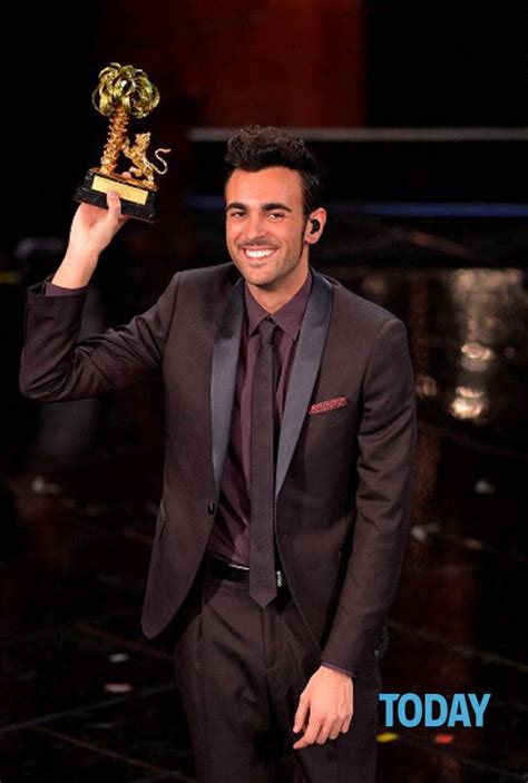 Delle due canzoni presentate a sanremo, l'essenziale è stata quella che il pubblico da casa ha deciso dovrà rappresentare la presenza di marco mengoni al festival. MARCO MENGONI VINCE SANREMO 2013 @ Tm News Infophoto