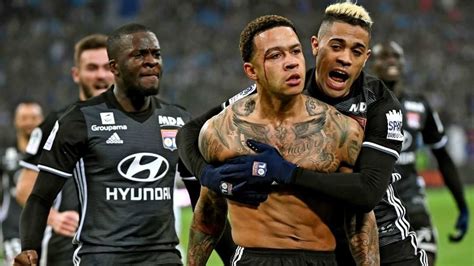 Memphis Depay looks full of himself after scoring a 90' match winner as