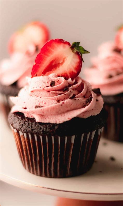Chocolate Cupcakes With Strawberry Buttercream Frosting Hey Snickerdoodle