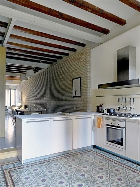 Finden sie vinyl kitchen flooring auf gigagünstig, die website, um preise zu vergleichen! Лофт в Барселоне | Bungalow kitchen, Modern flooring ...