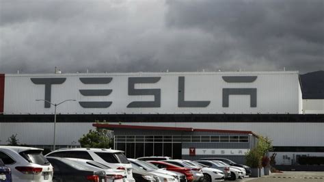 Tesla Το εργοστάσιο στη Γερμανία αναστέλλει την παραγωγή λόγω των