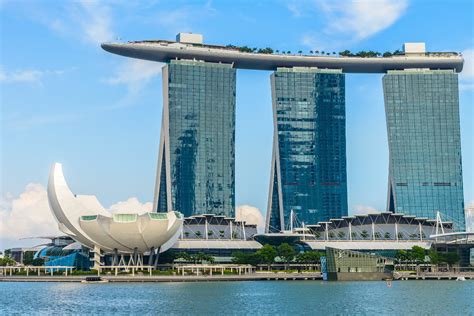 As asia's leading destination for business, leisure and entertainment, marina bay sands® is the largest hotel in singapore with 2,561 exquisitely appointed. Ingresso do mirante de Marina Bay Sands de Singapura