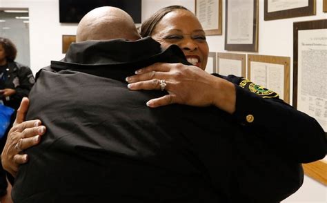Marian Brown Dallas County S First Black Sheriff Is Sworn In For Interim Period Crime