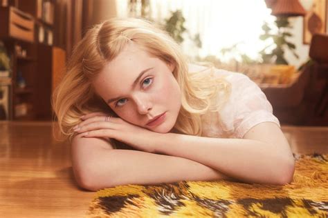 Download Stare American Actress Blue Eyes Blonde Celebrity Elle Fanning Hd Wallpaper