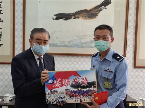 뉴스 기반의 지식네트워크를 지향하는 조선닷컴은 1995년 국내 최초로 온라인 뉴스서비스를 실시하여, 가장 빠른 국내 최고의 온라인 뉴스를 제공합니다. F-5F戰機今復飛測試 李棟樑抵台東探視飛官家屬 - 政治 - 自由時報電子報