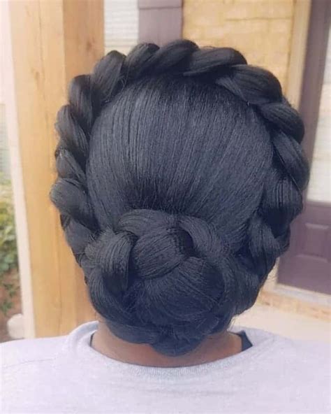 25 Beautiful Halo Braids You Should Try 2020 Hairstylecamp