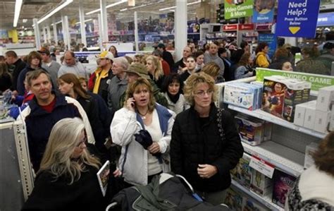 What Stpres Are Staying Open All Night For Black Friday - Black Friday crowds are some of the largest seen in years, appear to be