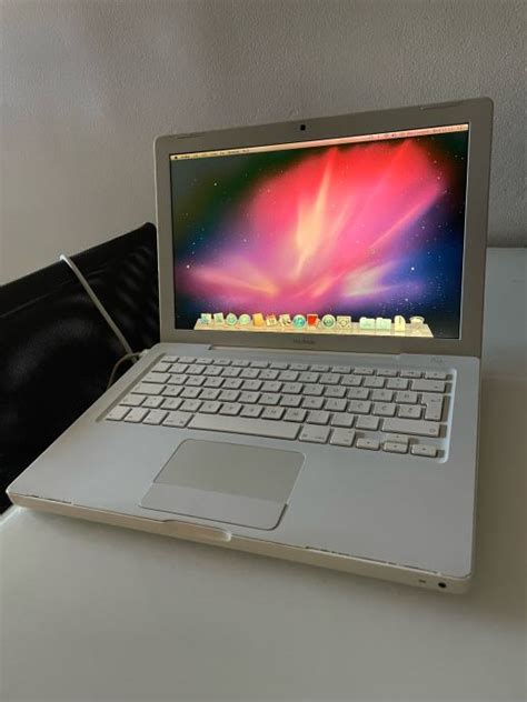 Apple Macbook White 13