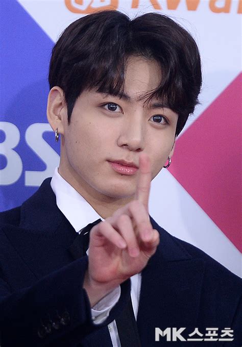 파리/ap 연합뉴스 스포츠서울 김경무전문기자 제2의 샤라포바 등장?2021 프랑스오픈(롤랑가로스) 여자단식에 출전한 세계랭킹 35위 파울라 바도사(24·스페인)가 화제를 뿌리고 있다. 방탄소년단 정국 `치명적인 블루 아이즈` MK포토 :: MK 스포츠