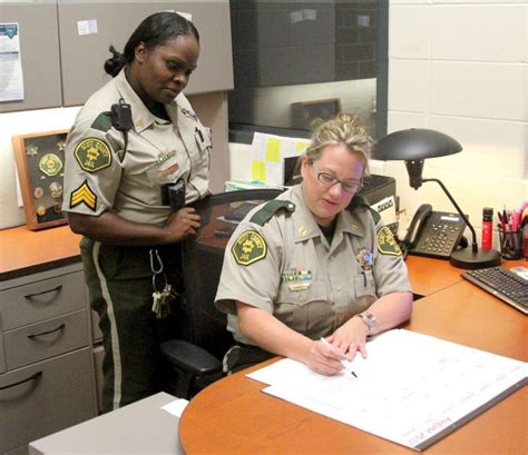 Female Corrections Officers In Iowa Make Milestones News