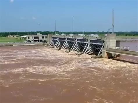 Flooding Red River Roaring At Lock And Dam 5