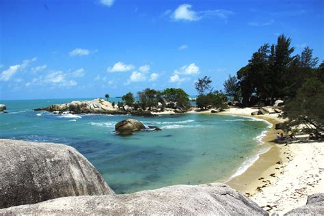 Tempat wisata edukasi buat anak maupun orang dewasa tentang pengutahuan kehidupan dibawah laut dan mengenal hasil laut di indonesia khususnya jepara. 14 PANTAI TERINDAH DI INDONESIA (Bagian 2)