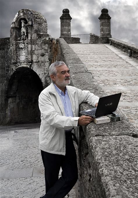 La decisión del gobierno de estados unidos de conceder la extradición a colombia de andrés felipe arias, condenado por el escándalo de agro ingreso seguro, deja diversas reacciones en redes. Xosé Reigosa: A MURALLA COHABITADA